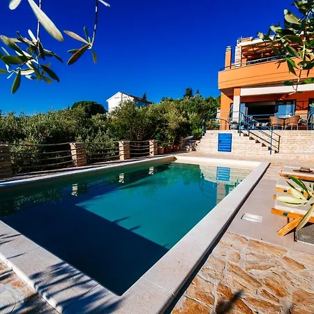 Serenity With Private Pool Near The Poljana (Ugljan)