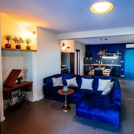 Serenity With Private Pool Near The شقة *