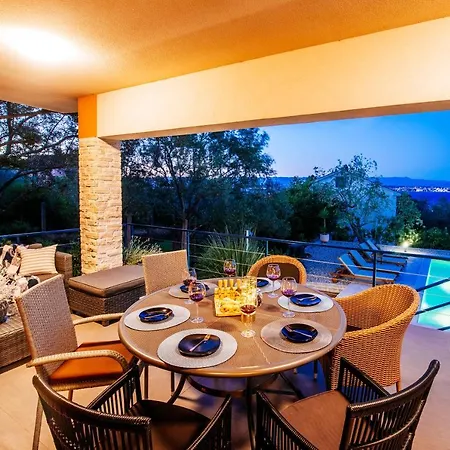 Serenity With Private Pool Near The *