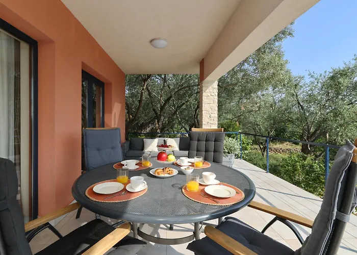 Serenity With Private Pool Near The *