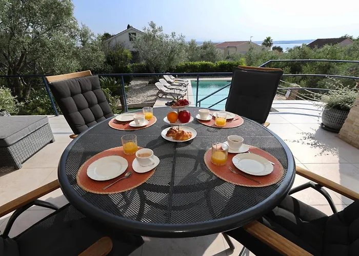 Apartment Serenity With Private Pool Near The