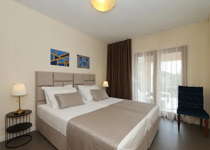 Apartment Serenity With Private Pool Near The