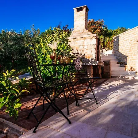 Serenity With Private Pool Near The