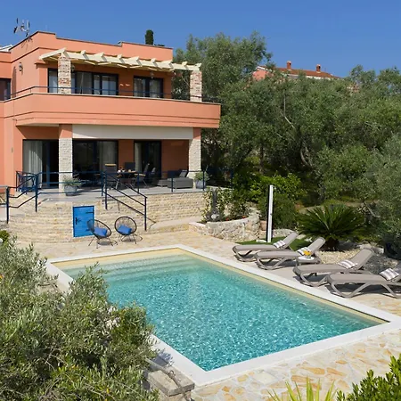 Serenity With Private Pool Near The *
