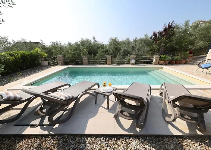 Apartmán Serenity With Private Pool Near The Poljana (Ugljan)