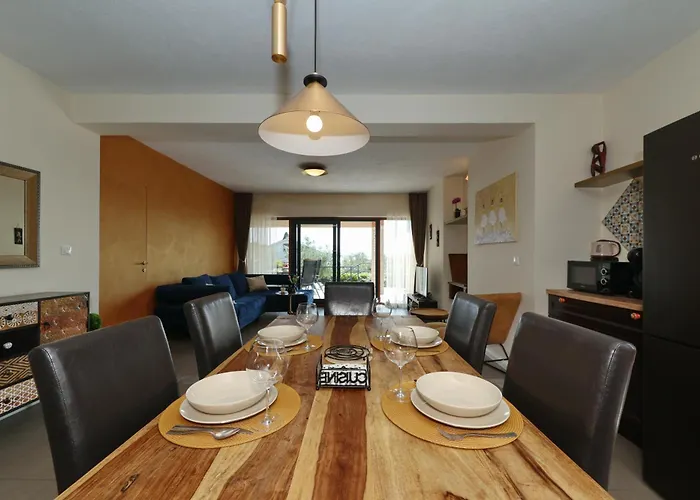 Apartmán Serenity With Private Pool Near The