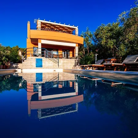 Serenity With Private Pool Near The 아파트 *