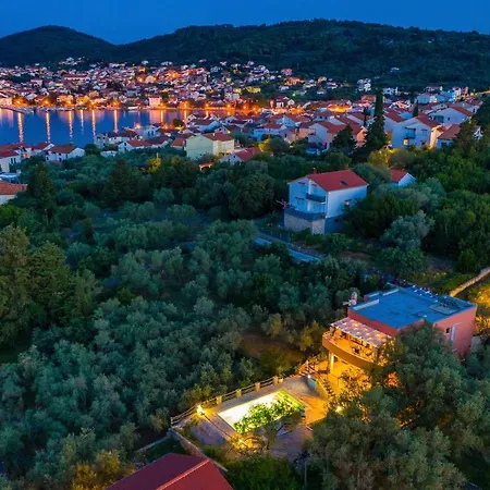 Serenity With Private Pool Near The