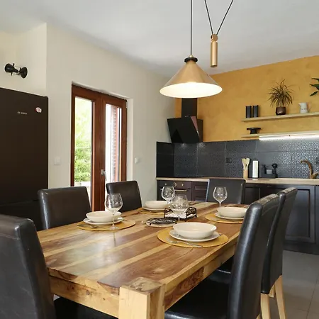 Apartment Serenity With Private Pool Near The Poljana (Ugljan)