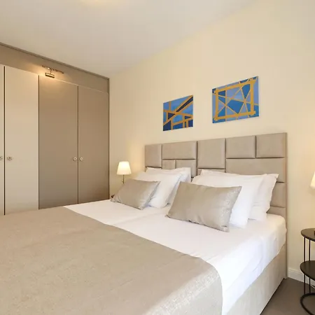 Apartment Serenity With Private Pool Near The