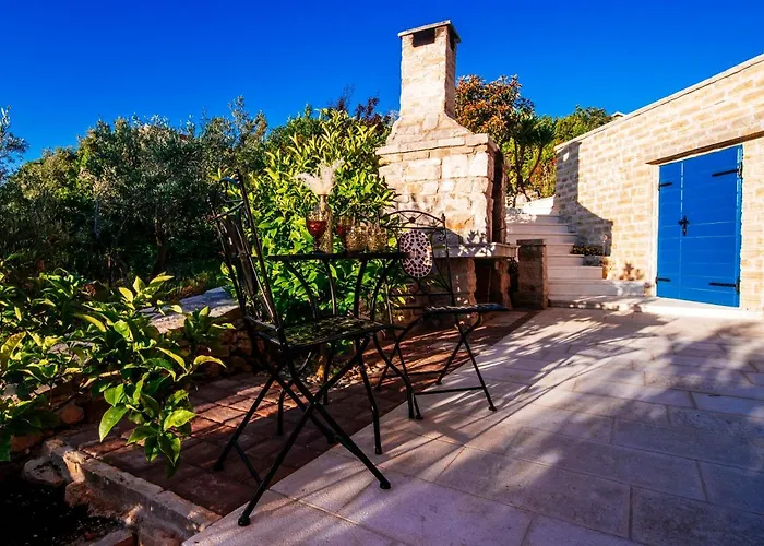 Serenity With Private Pool Near The