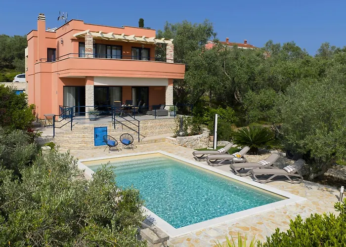 Serenity With Private Pool Near The *