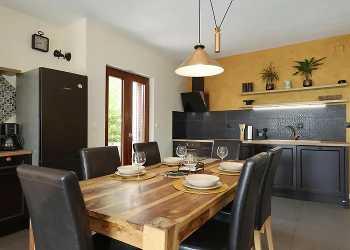 Апартаменты Serenity With Private Pool Near The Poljana (Ugljan)