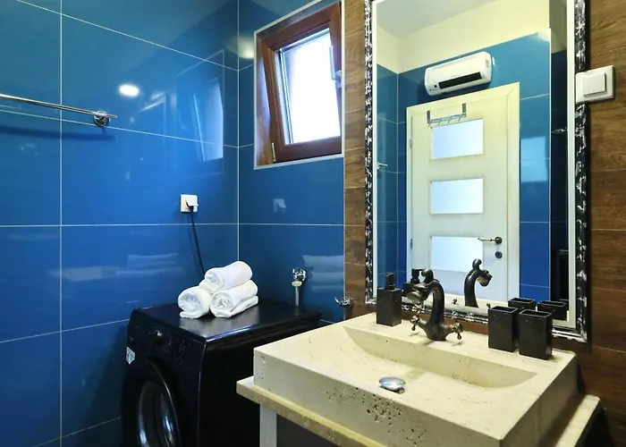 Serenity With Private Pool Near The