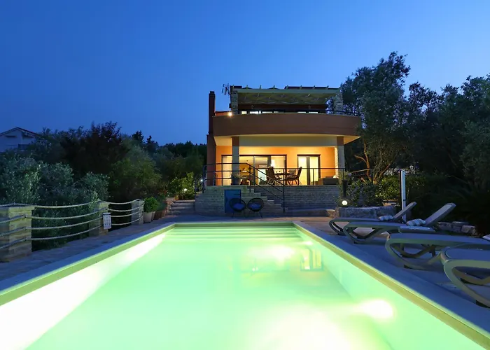 Serenity With Private Pool Near The Апартаменты
